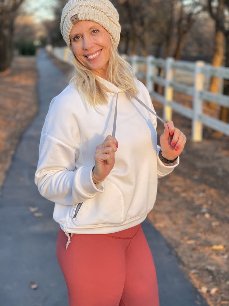 The Bianca Pullover is Greenstyle's newest creation and features two length options, three necklines (banded, funnel neck, or a hood) and three pocket options. A fit somewhere between athleisure and athflow wear, it delivers performance and comfort. Sizes Included: B-M Skill Level: Confident Beginner Pattern Features: PDF Instant Download, Layered Sizes, No Trim Pages Download Options: Letter Paper, A4 Paper, A0 Paper and Projector Files are available for download. Cozy Tops With Side Pockets For Fall, Winter Sportswear Sweatshirt With Side Pockets, Functional Winter Tops With Funnel Neck, Functional Fall Tops With Funnel Neck, Sports Top With Relaxed Fit And Funnel Neck, Functional Funnel Neck Tops For Fall, Functional Funnel Neck Winter Top, Fleece Tops For Fall Workout, Casual Half-zip Fall Activewear