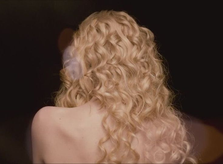 Long Blonde Curly Hair, Rhaenys Targaryen, Blonde Curly Hair, Long Blonde, Elle Fanning, Long Curly Hair, Long Curly, Curly Blonde, Ever After