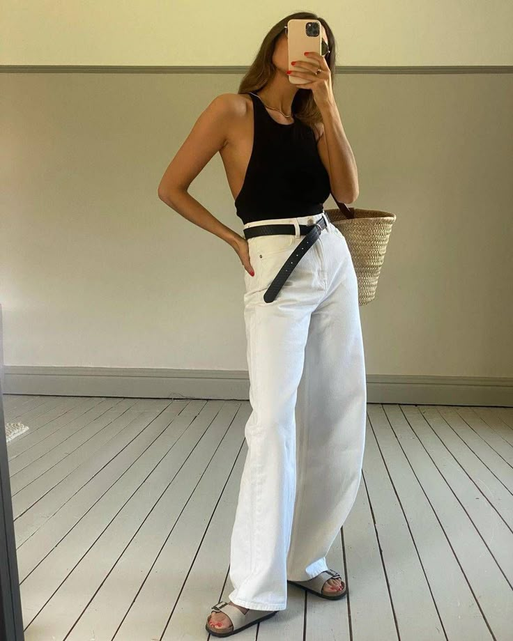 White Denim Jeans Outfit Summer, White Jeans Summer, Summer Holiday Outfits, Looks Pinterest, White Jeans Outfit, Jeans Outfit Summer, Interesting Outfits, Summer Wardrobe Essentials, Black Outfits