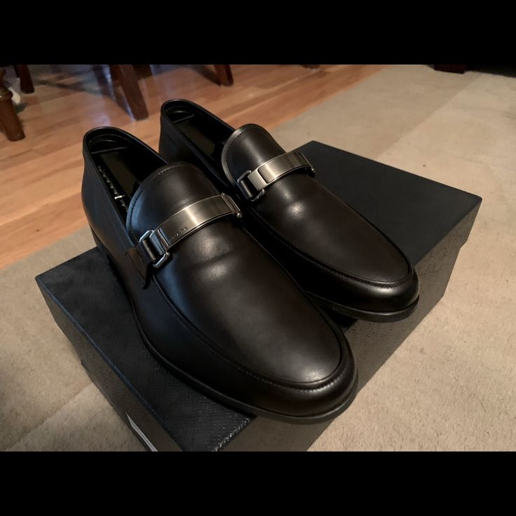 Made Of Iconic Saffiano Leather, These Loafers Are Characterized By The Logo On The Front Metal Tag. Upper: Saffiano Leather Logo Applied On The Enameled Metal Tag Upper With Apron Toe Rubber Sole Mens Prada 6. Made In Italy, Slip On, Smooth Calf Leather With The Bar On Top With Embedded Logo. This Is Unworn, New In The Box Designer Monk Strap Slip-on Shoes For Semi-formal Occasions, Designer Black Monk Strap Shoes With Rubber Sole, Luxury Calf Leather Loafers For Semi-formal Occasions, Luxury Black Loafers For Semi-formal Occasions, Designer Formal Loafers With Rubber Sole, Designer Black Monk Strap Shoes In Calf Leather, Designer Monk Strap Shoes With Leather Sole, Designer Black Monk Strap Shoes For Business, Designer Loafers With Leather Lining For Galas