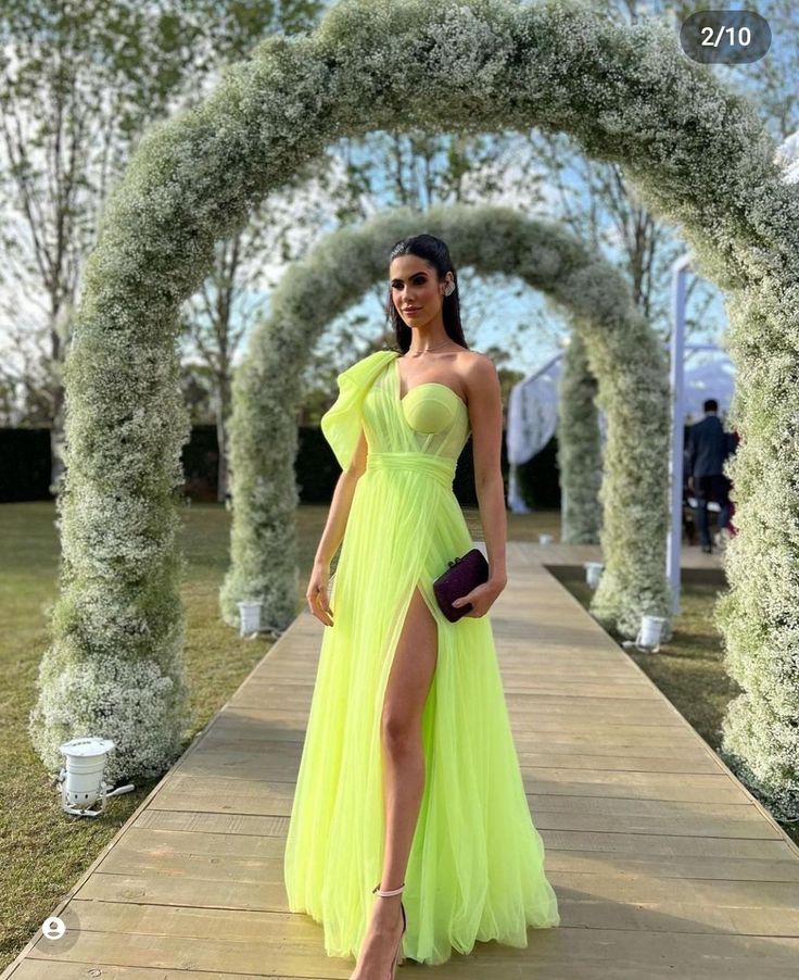 Green Tulle, Tulle Sleeves, Long Prom Dresses, Glam Dresses, Prom Dresses Long, Guest Dresses, Fitted Dress, Pretty Dresses, Elegant Dresses