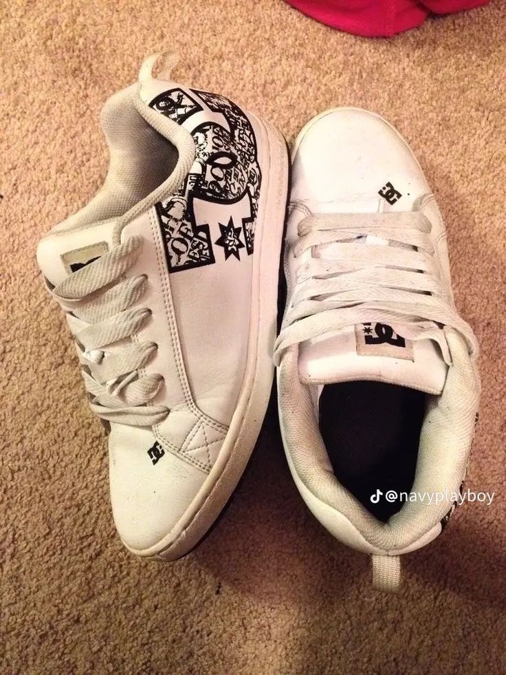 2000s Dc Shoes, Dc Sneakers Outfit, Dc Shoes Y2k, Dc Shoes High Tops, Chunky Dc Shoes, Vintage Dc Shoes, Dcs Shoes, Dc Shoes Aesthetic, Dc Shoes Outfit