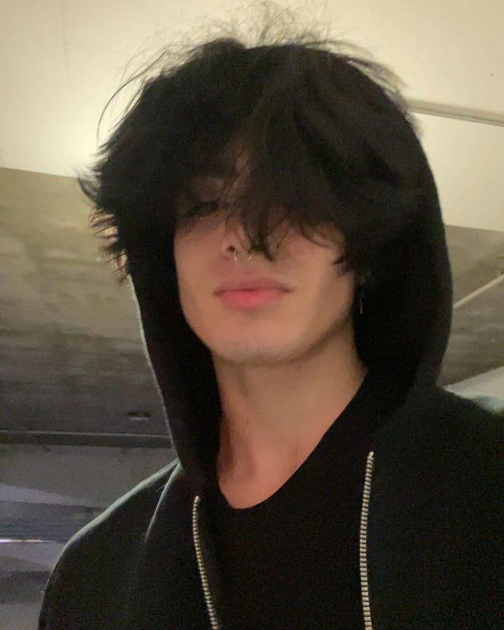 @jesusaturiass Boys With Black Hair, Guys With Black Hair, Black Hair Boy, Black Hair Aesthetic, Hair Boy, I Really Love You, Aesthetic Boy, Fluffy Hair, Long Black Hair