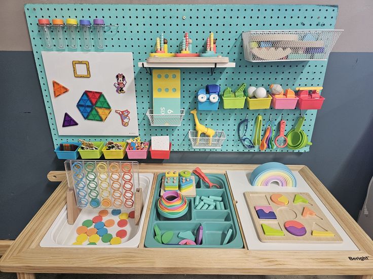 there are many toys on the table in this child's playroom with pegboards