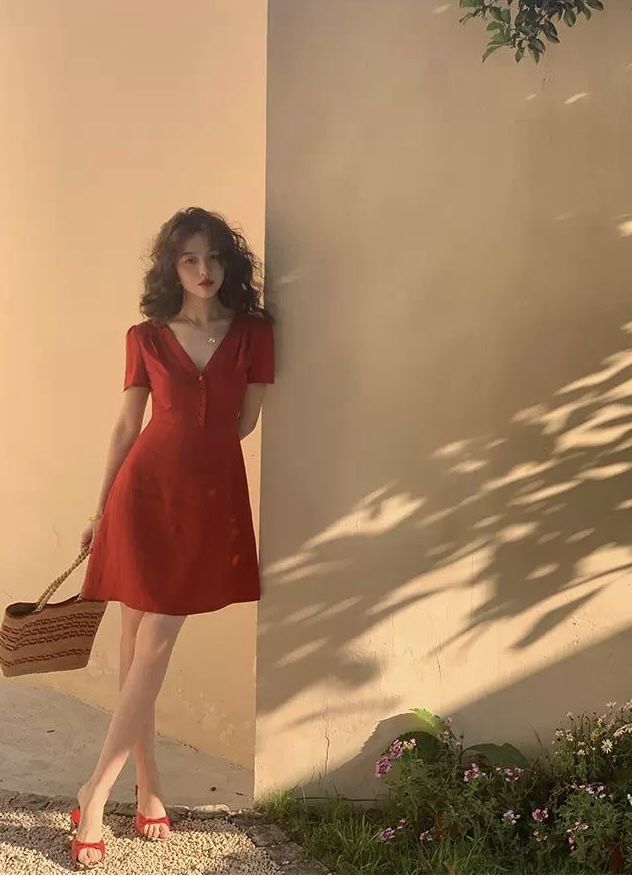 Modern Romance Outfit, Petite Romantic Style, V Neck Red Dress, Red Dress Outfit Casual, Red Dress Aesthetic, Red V Neck Dress, Vintage Red Dress, Orange Outfit, Red Dress Women