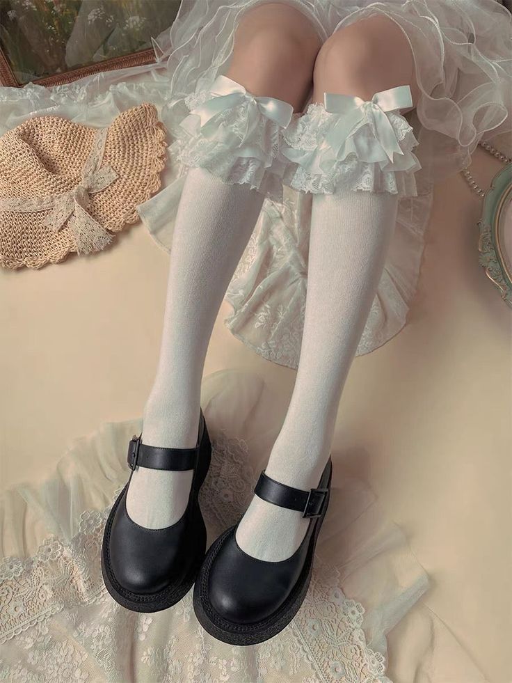 𝒜𝒷ℴ𝓊𝓉: Material: Cotton ♡ 𝓈𝒾𝓏𝒾𝓃ℊ ♡ One Size White Harajuku Style Winter Socks, White Harajuku Socks For Winter, White Knee-high Winter Hosiery, Cute White Winter Stockings, Cute White Stockings For Winter, White Casual Winter Hosiery, Harajuku Style White Thigh High Stockings, Casual White Winter Hosiery, Casual White Hosiery For Winter