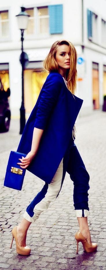 ove this cobalt combo - Fashion Jot- Latest Trends of Fashion Coat Ideas, Boyfriend Coat, Cape Outfit, Peacoats, Tumblr Outfits, Trendy Street Style, Cooler Look, Looks Street Style, Business Outfit