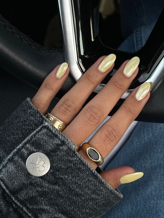 Buttercream Nails, European Nails Trends 2024, Short Oval Nails Summer, Super Short Almond Nails, Summer Classy Nails, Yellow Tip Nails, Classy Summer Nails Simple, Nail Colors That Make You Look Tan, Summer Oval Nails