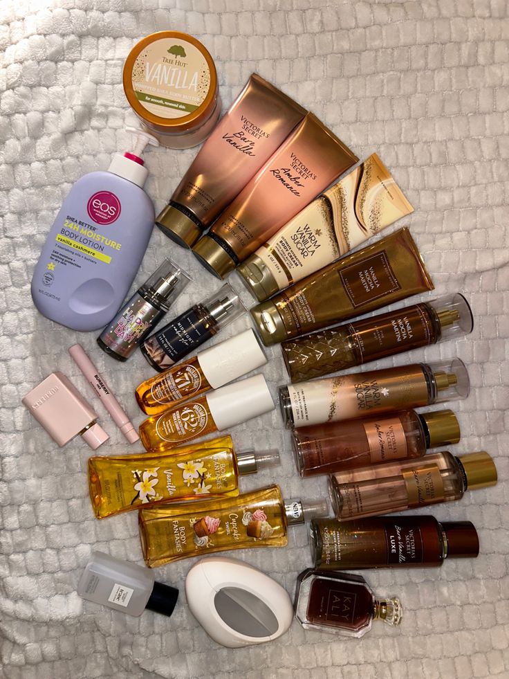 Maquillage Yeux Cut Crease, Body Hygiene, Bath And Body Works Perfume, Shower Skin Care, Body Smells, Pretty Skin Care, Perfume Scents, Bath And Body Care, Body Care Routine