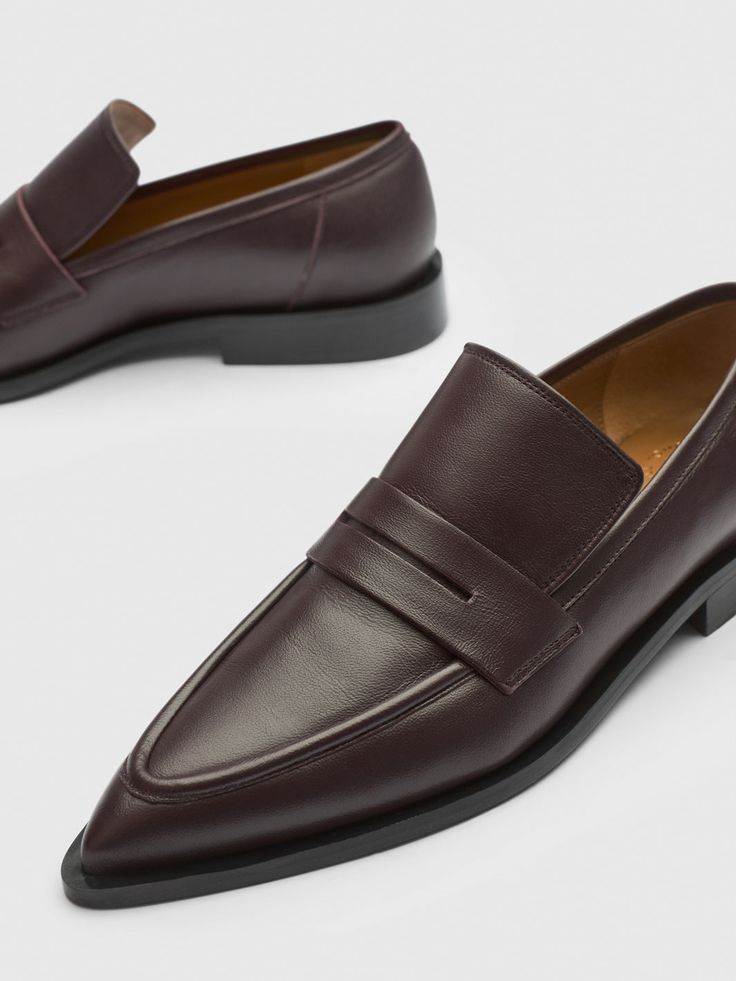 Montazzoli Walnut Nappa Loafers Pointed Shoes, Icon Shoes, Best Laptops, Style Upgrade, Bag Icon, A Style, Beauty Bag, Leather Care, Small Leather Goods