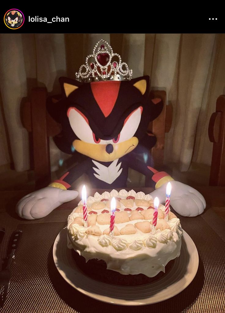 a sonic the hedgehog birthday cake with candles