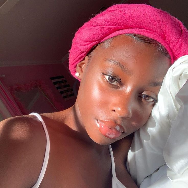 soaking up the sun🌞 Fragrance Free Skin Care, Pink Headwrap, Type 4 Hair, Bare Face, Beauty Guru, Perfect Skin, Artistry Makeup, Beautiful Skin, Black Is Beautiful