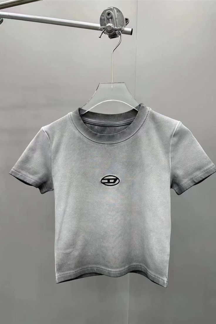 Diesel Crop Top, Apparel Design Inspiration, Summer Luxury, T Shirt Female, T Shirt Crop Top, Concept Clothing, Shirt Design Inspiration, Fire Fits, Luxury Women Fashion