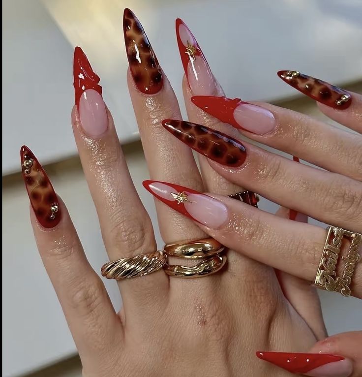 Red Stiletto Nails Designs, Early Fall Nail Colors, Fall Nail Colors And Designs, Baddies Nails, Fall Almond Nails, Red Stiletto Nails, Paznokcie Hello Kitty, Classy Acrylic Nails, Pretty Gel Nails