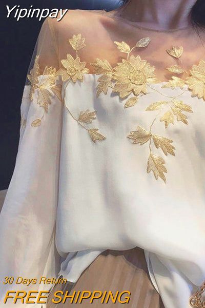 Shirts Embroidery, Embroidery Shirts, Pencil Skirt Fashion, Floral Blouses, Vintage Floral Blouse, Socialite Style, Elegant Tops, New Party Dress, Blouses Women