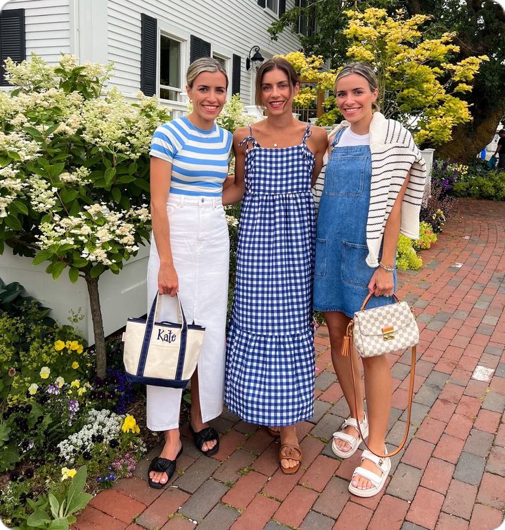 East Coast Casual Outfits, Montauk Outfit Aesthetic, Cape Cod Mom Aesthetic, Cape Cod Birthday, Classic New England Style Outfit, Coastal Grandmother Aesthetic Summer, Costal Mom Outfits, Coastal Maine Outfits, Hamptons Vacation Outfit