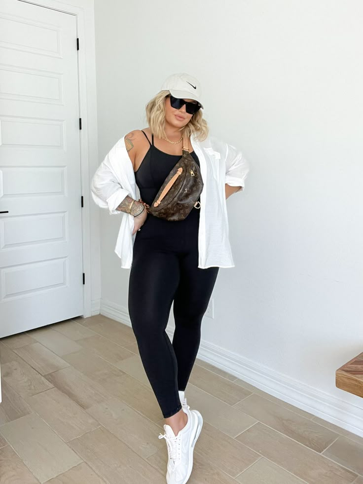 Cute Hot Weather Outfits Plus Size, Beach Vacation Travel Outfit, Atlanta Vacation Outfit, Plus Size Leggings Outfit Summer, Plus Size Athleisure Outfits Summer, Summer Plus Size Outfits 2023, Gym Sets For Women, Frühling Outfits, Travel Outfit Plus Size