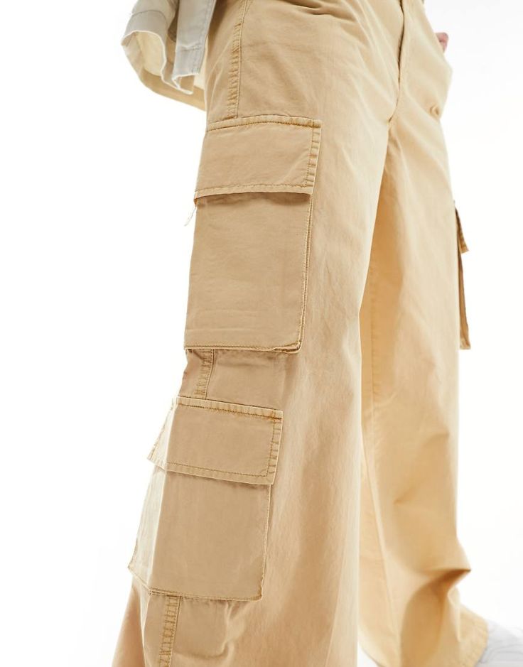 Cargo pants by Stradivarius Ready, set, (car)go Regular rise Belt loops Stretch-back waistband Functional pockets Wide leg Holiday Dress Outfit, Skirt Co Ord, Cargo Pants Women, White Trainers, Maxi Dress Trend, Curves Workout, Cargo Trousers, Skirt Leggings, Pants Women