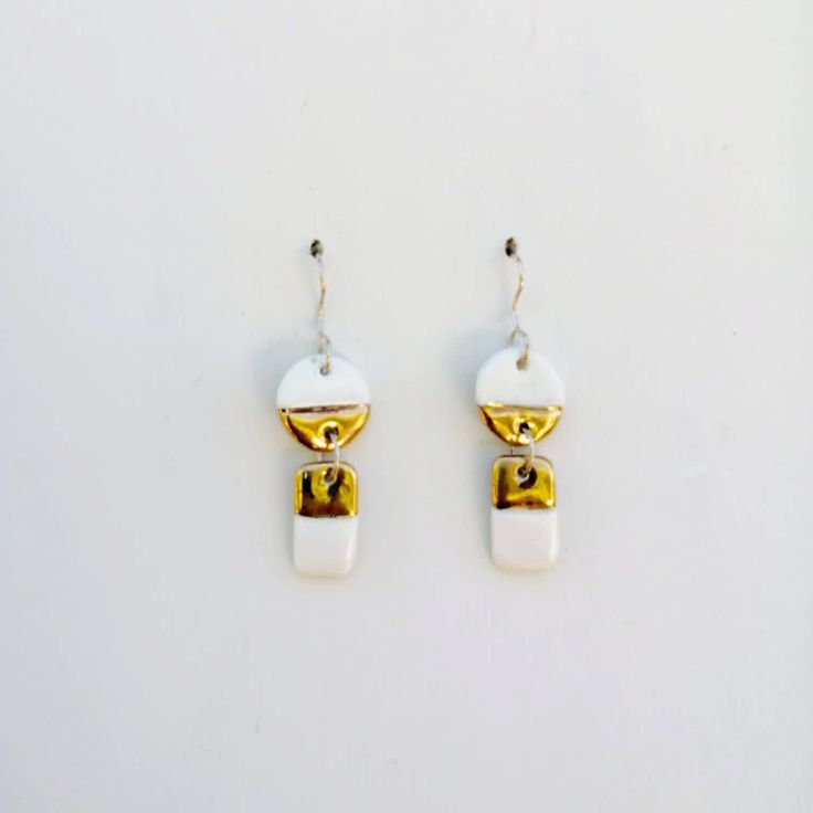 Two-piece porcelain earrings made with white and pink porcelain paste and gold enamel. The hoop is silver 925. Unique White Enamel Earrings, White Enamel Round Earrings, Gold Enamel Earrings With Black Detail, Porcelain Earrings Ceramic Jewelry, Vintage Hand-painted Enamel Earrings, Porcelain Earrings, Gold Enamel, Gold Earrings, Jewelry Earrings Dangle