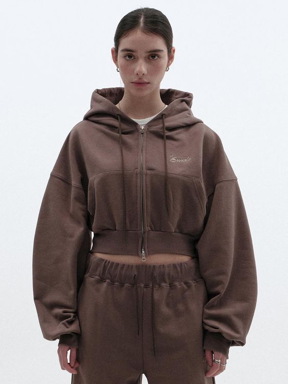 Great!! just as described. I recommend getting a bigger size if you're worried about it not fitting. Hoodie Zip Up, Cropped Zip Up Hoodie Outfit, Brown Hoodie Outfit, Brown Tracksuit, Zip Hoodie Outfit, Crop Zip Up Hoodie, Brown Zip Up Hoodie, Cropped Zip Up Hoodie, First Day Outfit