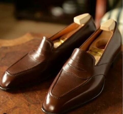 Men+Shoes    100%+Handmade    Upper+made+with+Cow+Leather    Lining+made+with+Cow+Leather    Sole+made+with+Cow+Leather    Heel+made+with+Cow+Leather    Custom+Size+and+Design+Option+Available+    Ship+through+Express+shipping+option+    Handling+time+7-10+days. Yohei Fukuda, Leather Loafers For Men, Loafers Dress, Mens Leather Loafers, Dress Shoes For Men, Dress Business, Loafers For Men, Bespoke Shoes, Shoes Ideas