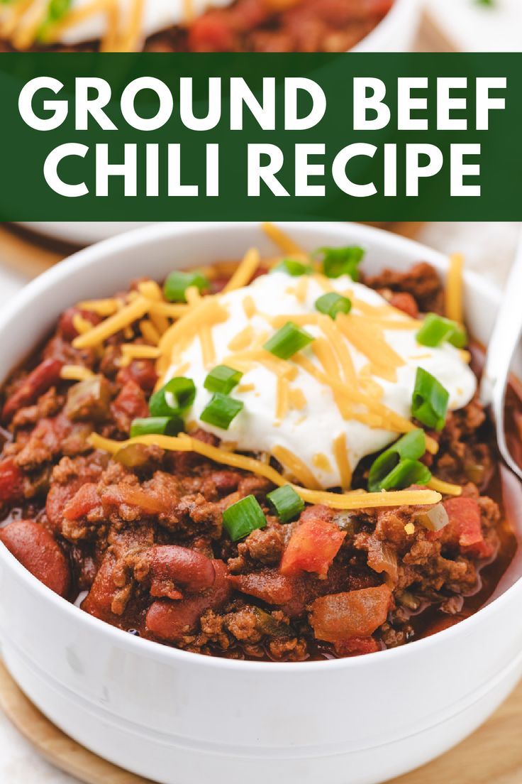 Easy chili recipe with a combination of lean ground beef, kidney beans, and a rich tomato sauce, enhanced with spices like cumin and smoked paprika, presented with ingredients like green bell pepper and onion, perfect for a warm, comforting bowl of chili. Leftover Pinto Beans, Pinto Bean Chili Recipe, One Pot Chili Recipe, Vegetarian Fajitas, Classic Chili Recipe, Delicious Chili Recipe, Pinto Bean Recipes, Beef Kidney, Ground Beef Chili