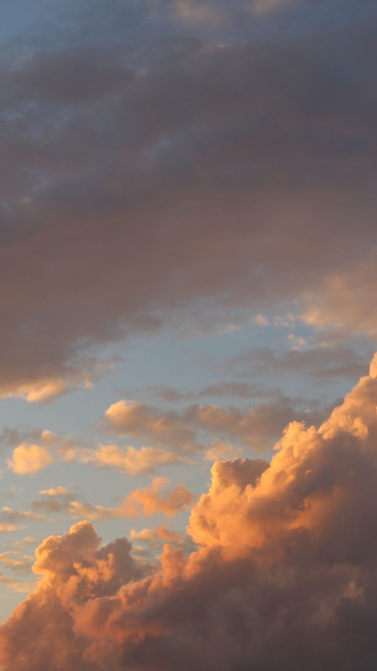 Pink and orange clouds Golden Sky Wallpaper, Golden Hour Landscape Photography, Golden Hour Sky Aesthetic, Golden Hour Wallpaper Aesthetic, Golden Clouds Aesthetic, Golden Hour Aesthetic Wallpaper, Golden Hour Background, Golden Hour Clouds, Scarlett Core