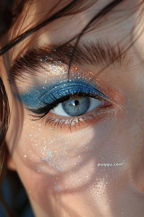 Wet Hair Makeup Look, Blue Glittery Eye Makeup, 1989 Makeup, Sparkle Eyeshadow, Mekap Mata, 20 Makeup, Prom Look, Face Charts, Barbie Makeup