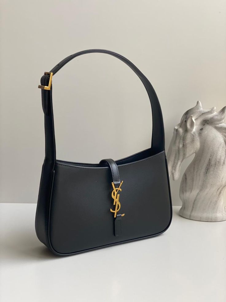 Ysl Purse, Luxury Bags Collection, Handbag Essentials, Vintage Ysl, Girly Bags, Back Bag, Fancy Bags, Jewelry Fashion Trends, Pretty Bags