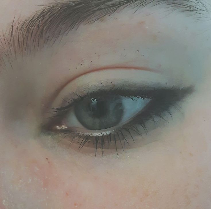 Grunge Makeup 70s, Alt Eye Makeup Simple, Grunge Make Up Ideas, 2014 Tumblr Grunge Makeup, Rockstar Girlfriend Eye Makeup, 70s Grunge Makeup, Rock Girlfriend Makeup, Rock Eye Makeup, Rock Concert Makeup Ideas