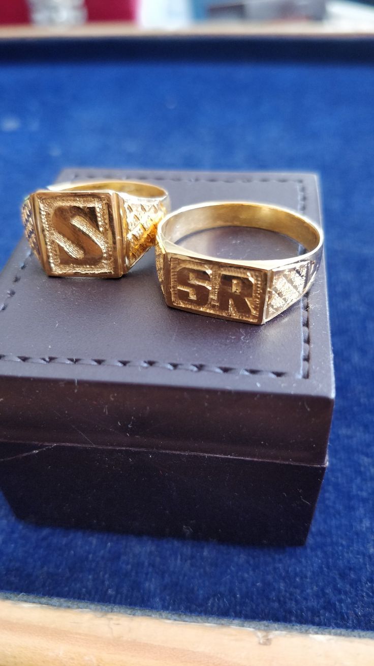 Letter ring 916 S Letter Gold Rings For Men, Gold Rings For Men With Letters, Letter Rings Gold For Men, Men's Rings Gold Indian, Gold Ring Design For Women, Gents Rings, Ladies Gold Rings, Gold Ring Design, Simple Gold Ring