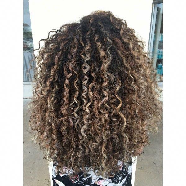 Ombre Curly Hair, Dyed Curly Hair, Highlights Curly Hair, Curly Hair Tutorial, Curly Hair Photos, Colored Curly Hair, Curly Hair With Bangs, Hair Photo, Long Curly Hair