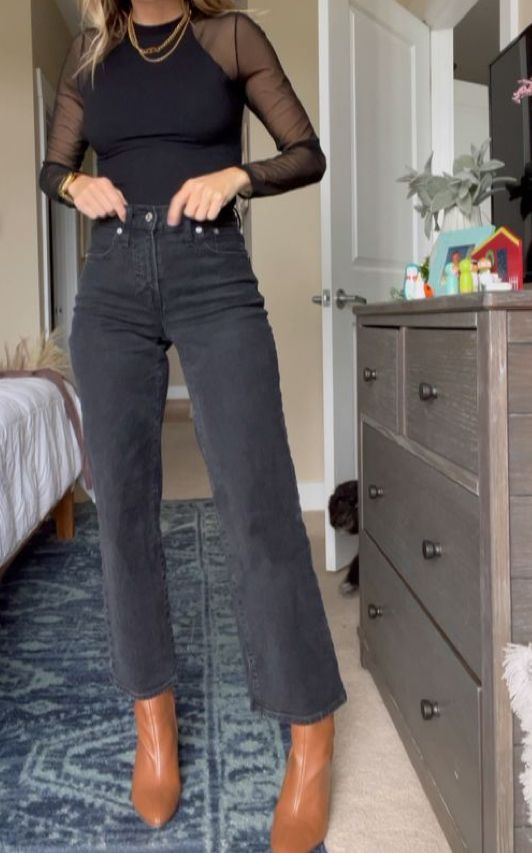 Black Jeans Work Outfit Fall, Black Blue Jeans Outfit, Outfits With Faded Black Jeans, Black Jean Office Outfit, Cute Work Outfits Jeans, Black Ankle Jeans Outfit, Black Jeans Dressy Outfits, How To Style Black Jeans Casual, Leather Straight Pants Outfit