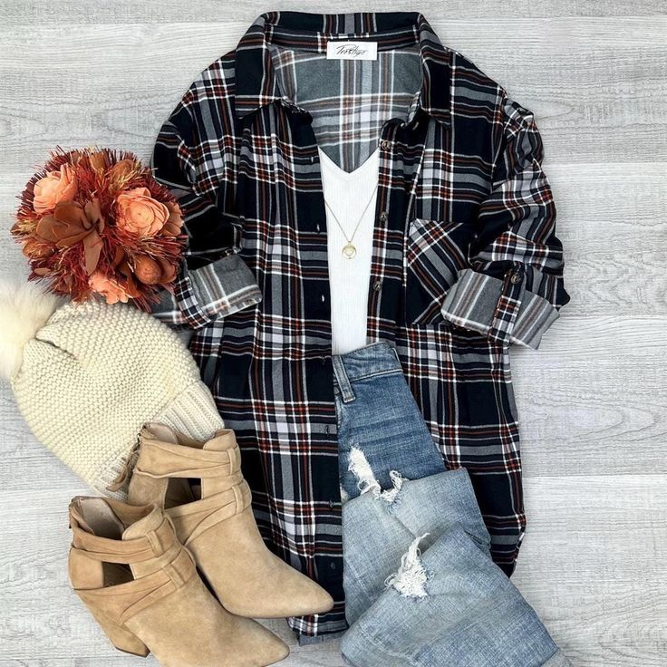 The perfect Super SOFT Oversized Fall plaid to pair with leggings or your favorite pair of jeans, designed with versatility, and comfort.  Details: Model is wearing S (Small Fits 2-8) They are oversized  Super stretchy  Oversized Button up NOT flannel Material Midweight Single Left Side Pocket Roll-Up Sleeve Comfy Flannel Outfits Fall, La Outfits, Fall Flannel, Flannel Outfits, Oversized Flannel, Stitch Fix Outfits, Fall Plaid, Long Sleeve Flannel, Cute Fall Outfits