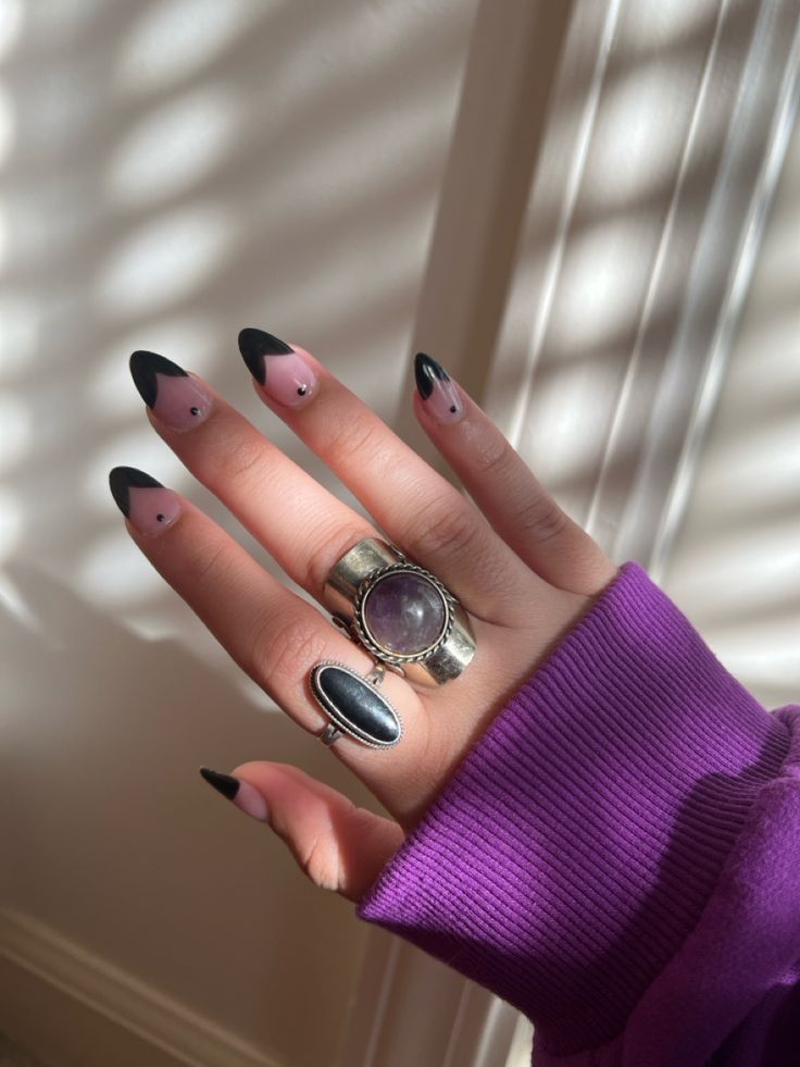 Black Heart French Tip Nails, Black Heart Tip Nails, Simple Black Nails, Nails With A Heart, Heart French Tip, Heart Tip Nails, Nail Tip Designs, Black French Tips, Manicure Nail Designs