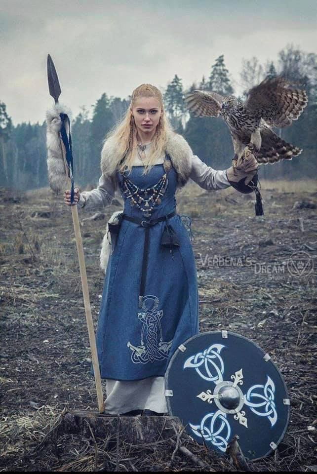 Ren Fair Costume Diy, Norse Wedding Dress Viking Woman, Norse Seeress, Viking Clothing Women Warriors, Thematic Photography, Valkyrie Costume, Viking Fashion, Viking Clothes, Norse Clothing