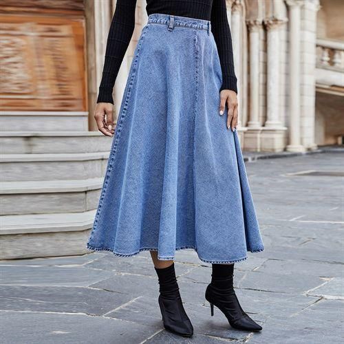 Long Maxi Skirt Outfits, A Line Skirt Outfits, Long Blue Skirts, Vintage Midi Skirt, Modest Outfit Ideas, Denim Shorts Outfit, Long Skirt Fashion, Maxi Skirt Outfits, Latest Skirts