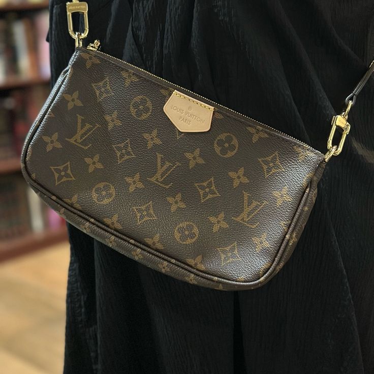 Louis Vuitton Multi Pochette Accessories. Brand New Never Used. Only Comes With The Large Pochette And Authentic Louis Vuitton Thin Leather Strap. None Of These Are Sold Separately In Store. Can Be Worn As A Crossbody. Lv Monogram Bag, Louis Vuitton Bumbag, Louis Vuitton Keepall 55, Sac Louis Vuitton, Louis Vuitton Felicie, Pochette Accessories, Louis Vuitton Favorite, Louis Vuitton Crossbody Bag, Louis Vuitton Multi Pochette