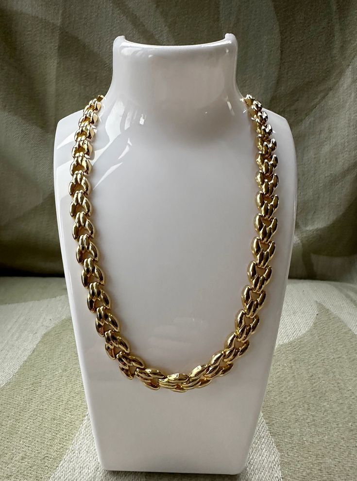 Nicely made costume jewellery necklet, gold tone metal (lightweight) chain link design, 17", in good condition. Formal Costume Jewelry Chain Necklaces, Formal Metal Curb Chain Necklace, Gold Chain Link Necklace For Formal Occasions, Gold-tone Link Chain Necklace For Formal Occasions, Gold-tone Chain Necklace With Adjustable Chain For Formal Events, Formal Costume Jewelry Gold Chain, Gold-tone Chain Necklace With Adjustable Chain For Formal Occasions, Yellow Gold Chain Necklace Costume Jewelry, Formal Gold-tone Chain Necklace With Adjustable Chain