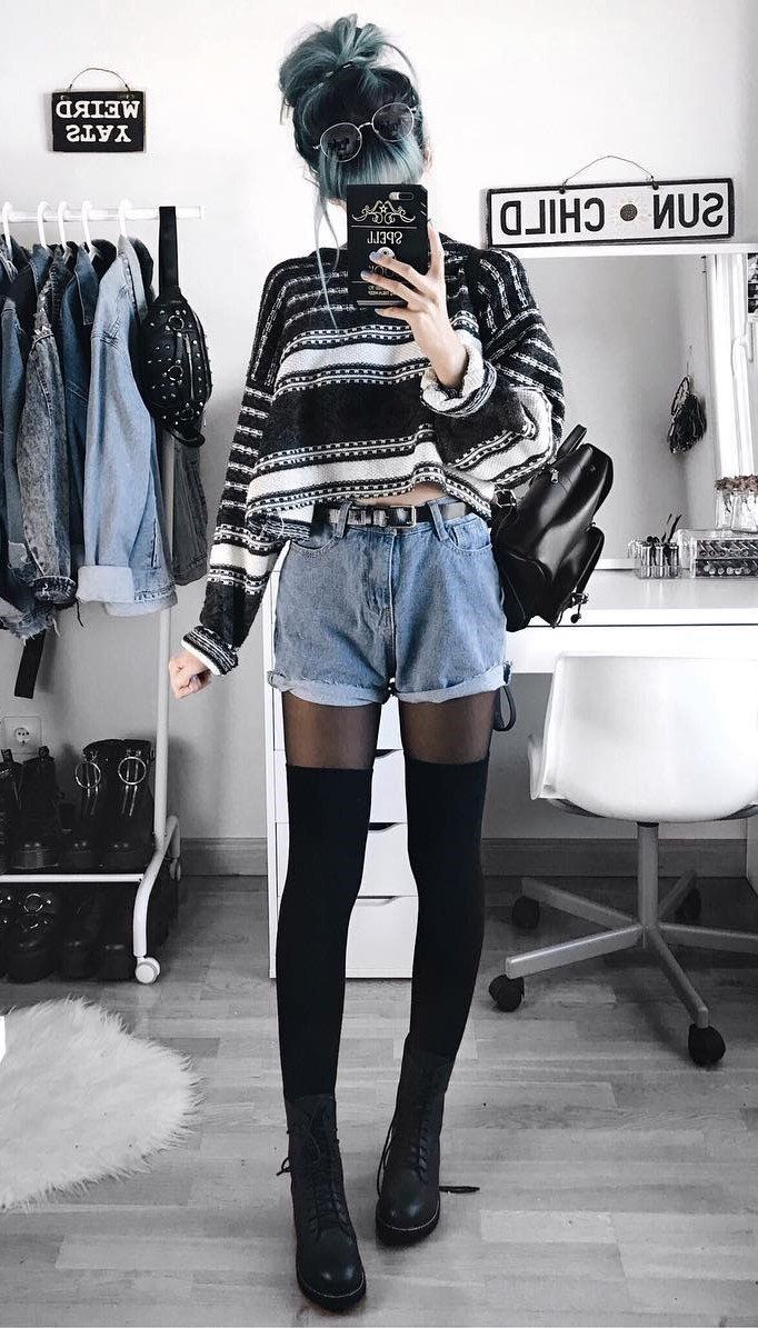 Check out these awesome 34 fashion looks for this season. Get cozy in style! Grunge Winter Outfits, Grunge Outfits Winter, E Girl Style, Winter Grunge, Mode Ulzzang, Look Grunge, Mode Grunge, 일본 패션, Emo Girl