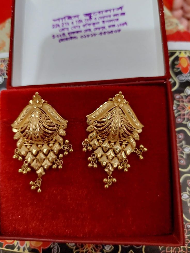 Simple Wedding Earrings Gold, Gold Earrings Indian Wedding Bridal, Gold Earing Design New Bridal, Earings Design Gold New Model, Gold Earrings Designs For Wedding, Gold Jhumka Designs, Earrings Gold Indian, Gold Earing, 22k Gold Earrings