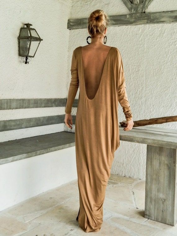 Camel Open Back Maxi Dress / Cut Out Maxi Dress / Open Back Dress / Asymmetric Maxi Dress / Backless Maxi Dress / Caftan / Kaftan #35078 This elegant, sophisticated, loose and comfortable maxi dress, looks as stunning with a pair of heels as it does with flats. You can wear it for a special Loose Long Sleeve Dress, Taupe Maxi Dress, Comfortable Maxi Dresses, Brown Maxi Dresses, Taupe Dress, Open Back Maxi Dress, Fashion 2016, Vestido Plus Size, Perfect Prom Dress