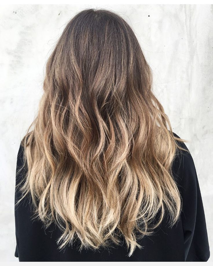 Expert tips and tricks to get back to your natural shade — without looking crazy. Grow Out Hair, Grown Out Blonde Hair, Balayage Hair Blonde Long, Balayage Hair Tutorial, Brown Ombre Hair Color, Blonde Hair With Roots, Blonde Natural Hair, Growing Out Hair, Hair Color Caramel