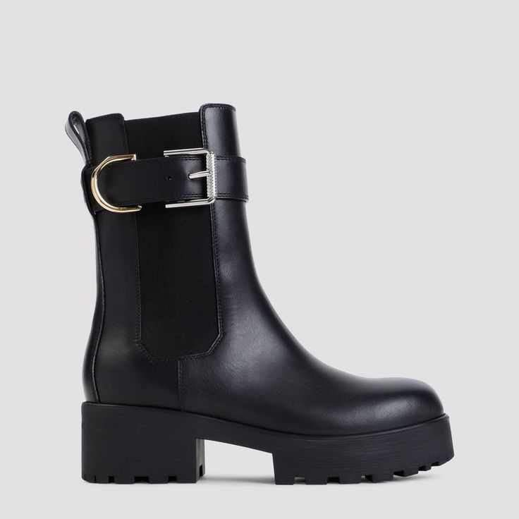 001 GIVENCHY CHELSEA BOOTS Calf Leather Boots, Leather Boots Black, Botas Chelsea, Black Chelsea Boots, Black Leather Ankle Boots, Givenchy Women, Leather Cap, Black Leather Boots, Black Rubber