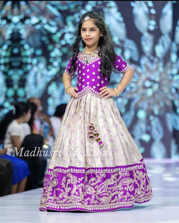 Kids Lehnga Dress Design, Lehenga Blouse Designs For Kids, Lehenga Design For Kids Girl, Kids Blouse Designs For Lehanga, Girls Lehanga Design For Kids, Kids Langa Blouse Designs Latest, Baby Girl Langa Blouse Designs, Long Frocks For Girls, Indian Dresses For Kids