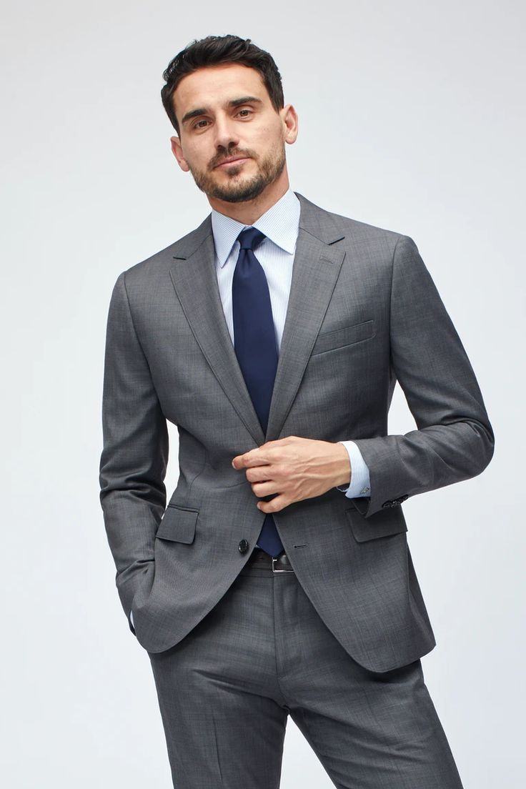 Mens Grey Suit, Light Grey Suit, Gq Mens Style, Grey Suit Men, Suit Combinations, Charcoal Suit, Light Grey Suits, Slim Fit Suit Men, Bank Check