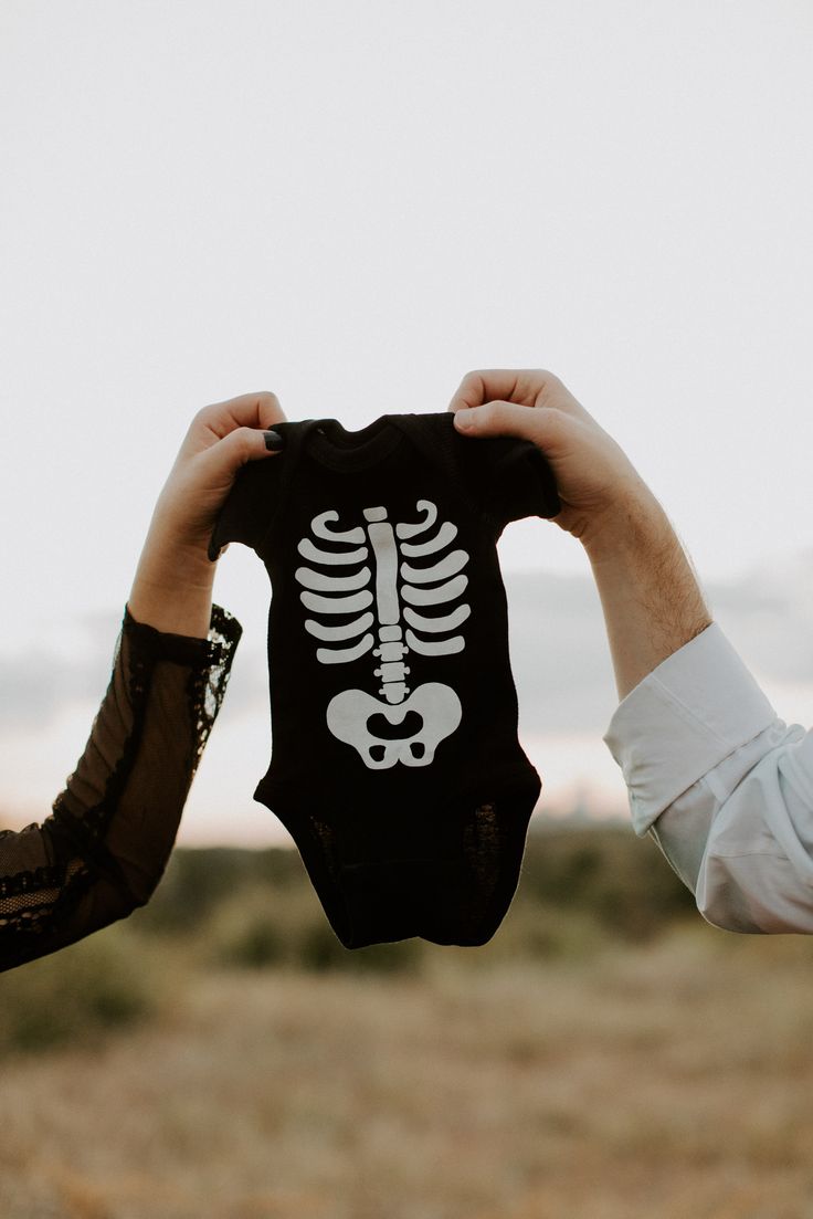 Halloween Engagement Announcement, Cute Halloween Maternity Pictures, Spooky Season Maternity Shoot, Spooky Baby Announcement, Horror Maternity Shoot, Emo Baby Announcement, Spooky Pregnancy Announcement, Goth Baby Announcement, Goth Maternity Shoot