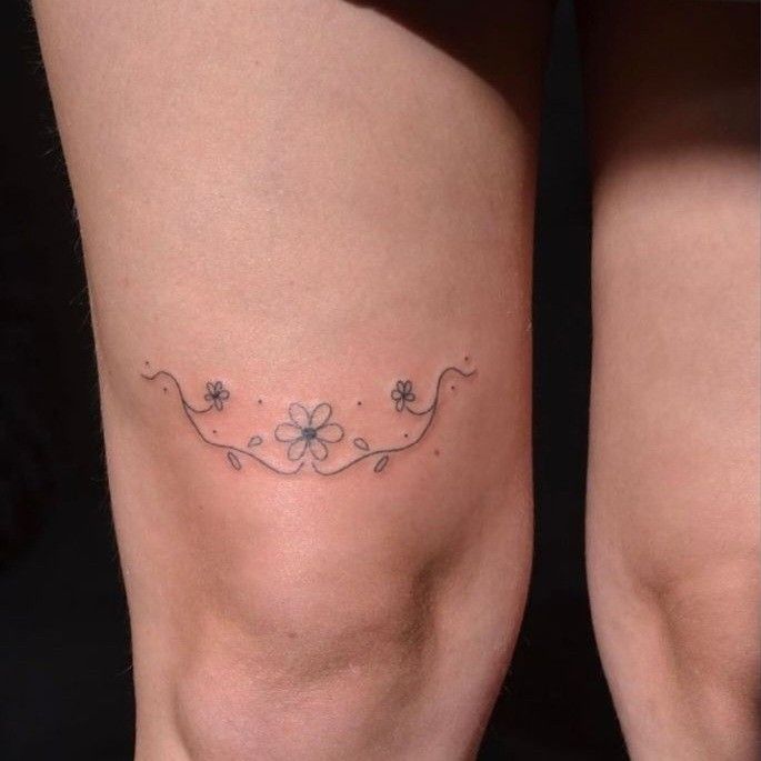 a woman's thigh with flowers on it