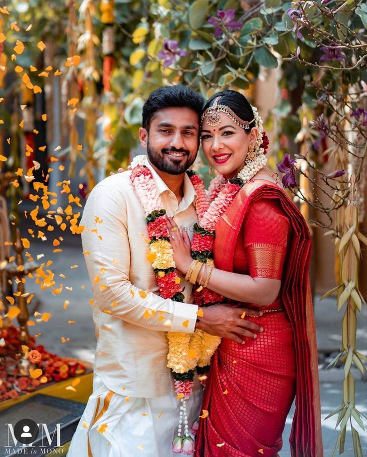 Best Photo Poses For Couples, South Indian Couple, Hindu Wedding Photos, Marriage Poses, Indian Wedding Poses, Indian Marriage, Kerala Wedding Photography, Marriage Photography, Indian Couple