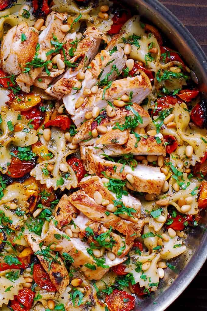 a pan filled with chicken, pasta and vegetables